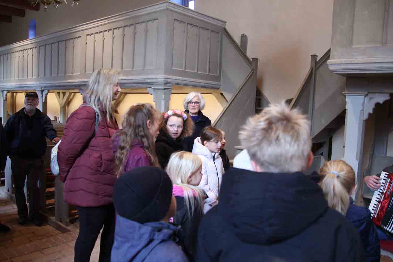Kinder singen gemeinsam