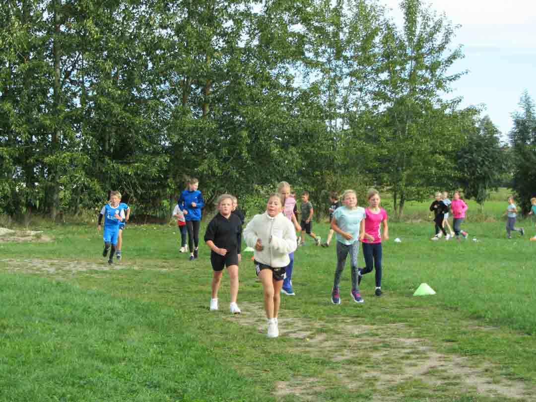 Kinder laufen