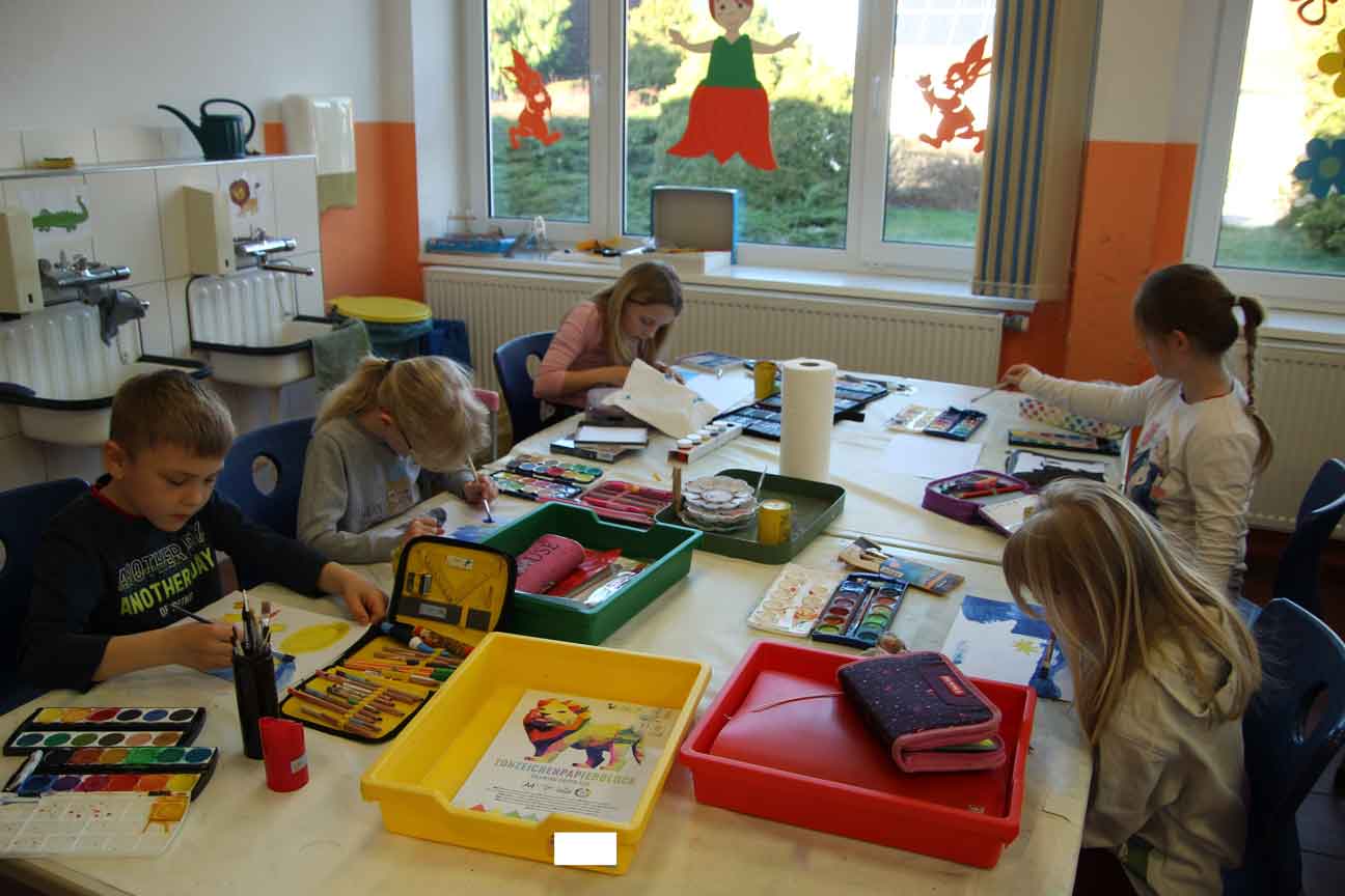 die Kinder malen