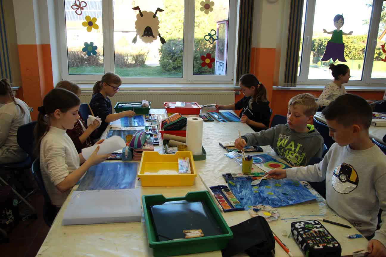 die Kinder malen